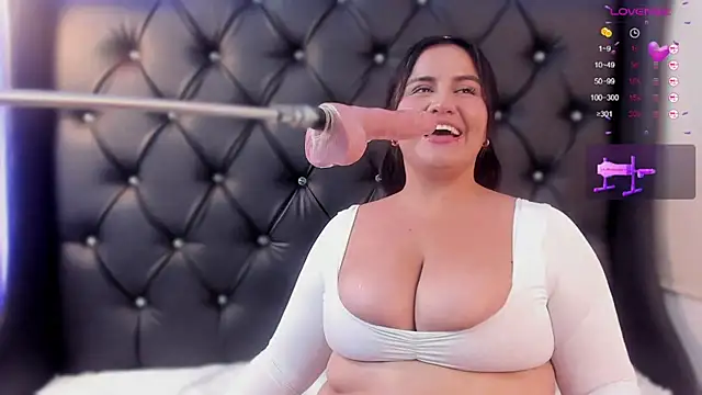 Snapshot of sweett_katty_ chatting on December 13, 2024, 10:55 pm sweett katty online show from December 13, 2024, 10:55 pm