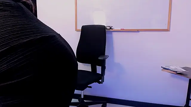 Sofi Perez  online show from October 10, 2025, 11:42 am