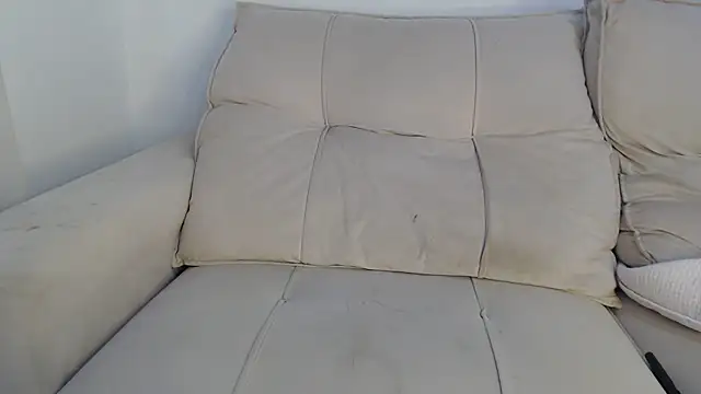 AninhaSampaio online show from December 18, 2025, 9:04 am