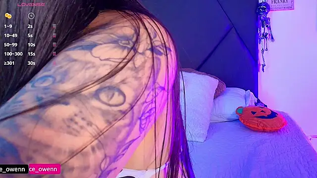 Aliceowenn online show from November 1, 2025, 9:06 pm