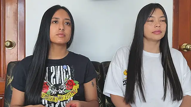 2SummerLove1 online show from November 19, 2025, 2:39 pm