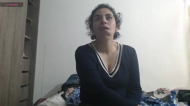 Snapshot of Anne_purple chatting on March 18, 2025, 4:04 pm Anne purple online show from March 18, 2025, 4:04 pm