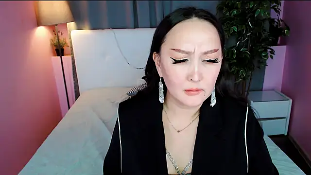 Julianna Jami online show from February 12, 2025, 3:27 pm