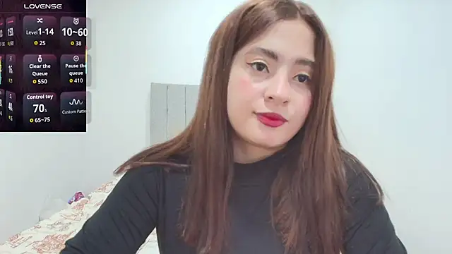 Samyq8 online show from November 28, 2025, 11:18 pm