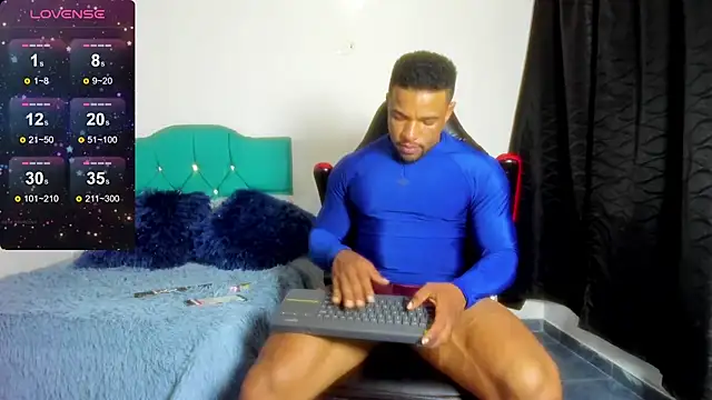 estebanlobo- online show from December 16, 2024, 9:09 pm