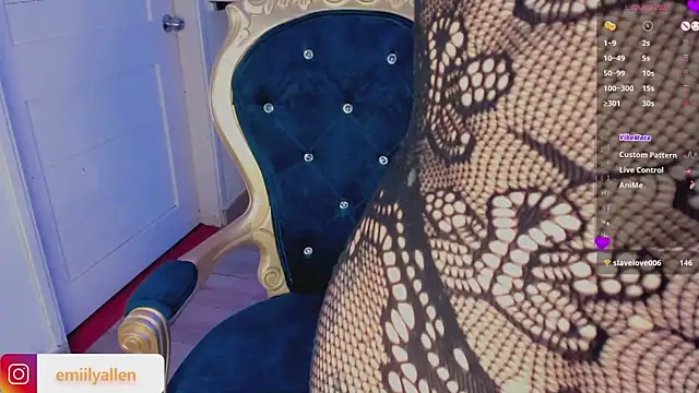 Snapshot of EmilyAllen_ chatting on December 3, 2024, 6:59 am EmilyAllen online show from December 3, 2024, 6:59 am
