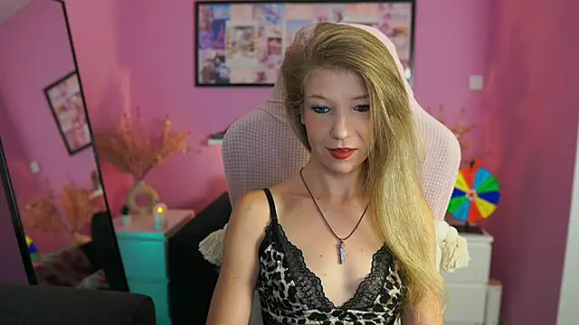 missicute online show from September 28, 2025, 4:45 pm