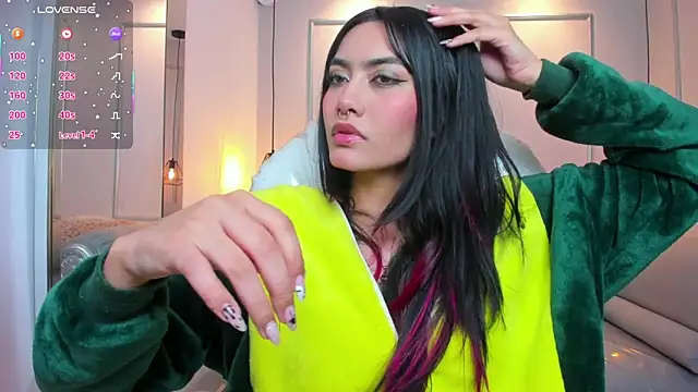 AzuraKindong online show from October 16, 2025, 7:37 pm