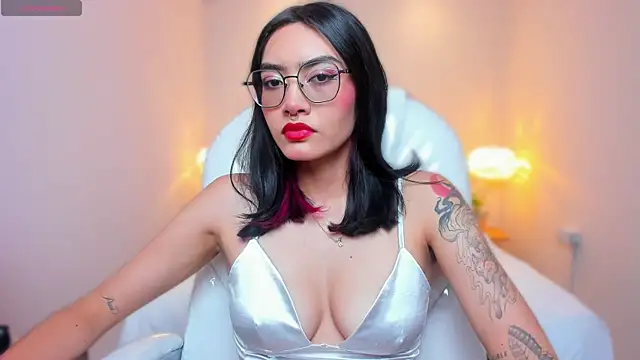 AzuraKindong online show from March 18, 2026, 7:17 pm