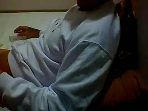 Snapshot of Skater29xx2 chatting on January 18, 2025, 6:24 am Skater29xx2 online show from January 18, 2025, 6:24 am