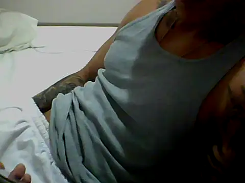 Snapshot of Skater29xx2 chatting on January 18, 2025, 11:22 pm Skater29xx2 online show from January 18, 2025, 11:22 pm