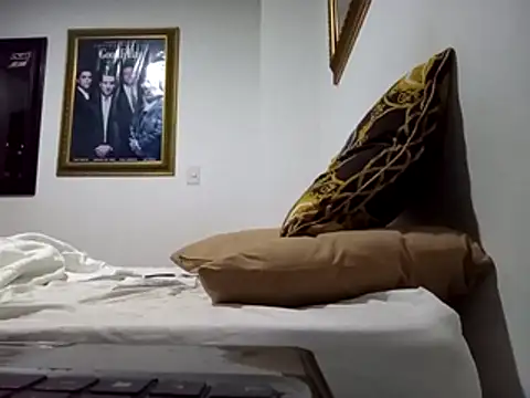 Snapshot of Skater29xx2 chatting on February 15, 2026, 3:42 pm Skater29xx2 online show from February 15, 2026, 3:42 pm