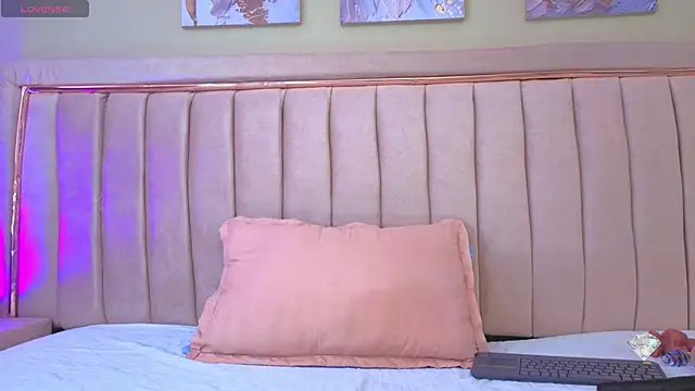 Snapshot of sophiia_grey_1 chatting on November 1, 2025, 9:06 pm sophiia grey 1 online show from November 1, 2025, 9:06 pm