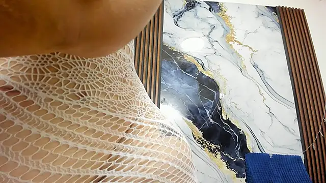 bonnyy26 online show from April 21, 2026, 9:04 am