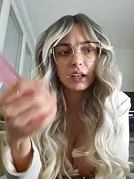 Snapshot of La_Nebulleuse-Nebulla chatting on January 30, 2025, 9:58 pm La Nebulleuse-Nebulla online show from January 30, 2025, 9:58 pm
