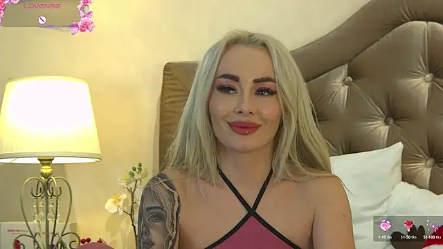 Snapshot of FrancescaMcGray chatting on December 17, 2024, 4:00 pm FrancescaMcGray online show from December 17, 2024, 4:00 pm