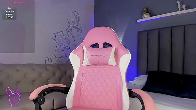 atenea jones online show from October 23, 2025, 8:40 pm