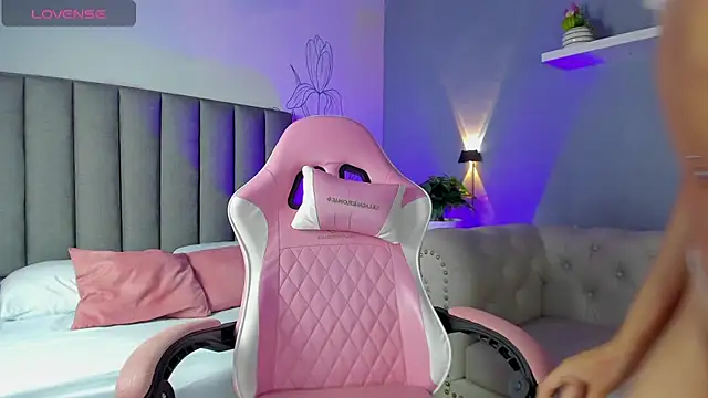 atenea jones online show from December 4, 2025, 8:39 pm