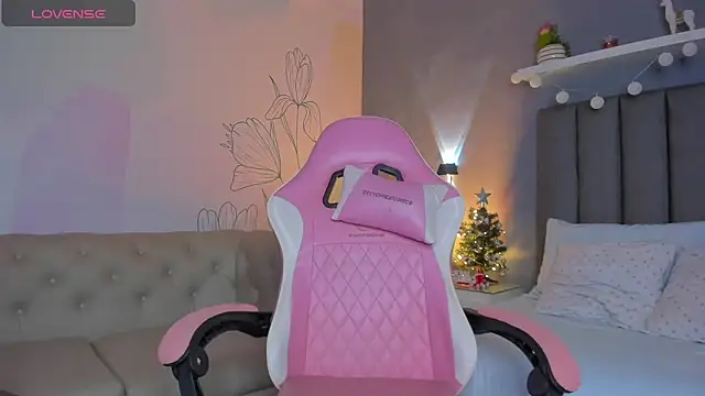 atenea jones online show from December 18, 2025, 7:20 pm