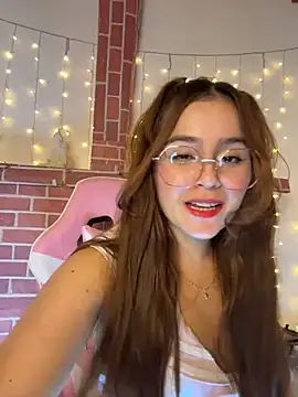 Snapshot of Juanelopez1 chatting on June 26, 2026, 3:33 am Juanelopez1 online show from June 26, 2026, 3:33 am