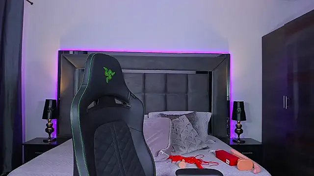 Snapshot of Emmilysantibanez chatting on February 19, 2026, 2:46 pm Emmilysantibanez online show from February 19, 2026, 2:46 pm