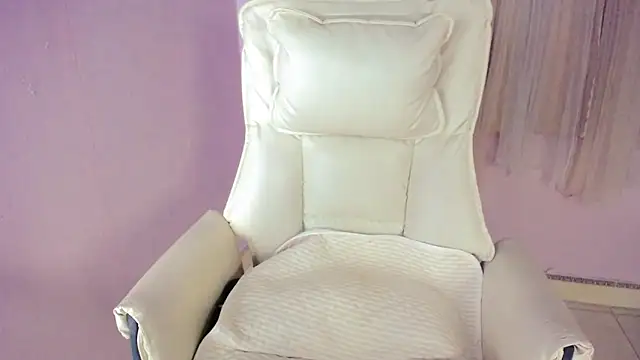   18Angel   online show from November 17, 2025, 11:49 am