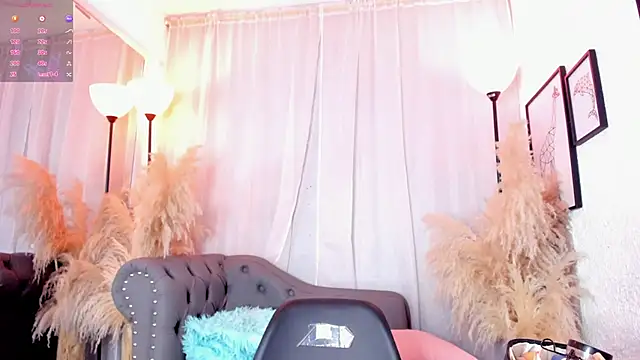 scarlett johs online show from September 23, 2025, 12:19 pm