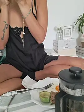 Snapshot of SexyErola27 chatting on May 15, 2026, 10:44 am SexyErola27 online show from May 15, 2026, 10:44 am