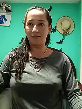 Snapshot of emilypoppy3 chatting on December 5, 2024, 10:12 pm emilypoppy3 online show from December 5, 2024, 10:12 pm