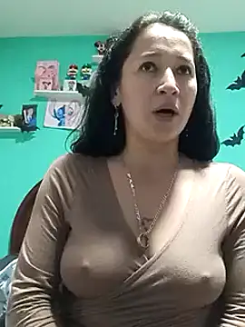 Snapshot of emilypoppy3 chatting on December 18, 2024, 4:39 pm emilypoppy3 online show from December 18, 2024, 4:39 pm