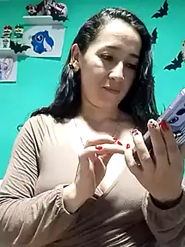 Snapshot of emilypoppy3 chatting on January 25, 2025, 1:10 am emilypoppy3 online show from January 25, 2025, 1:10 am