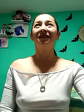 Snapshot of emilypoppy3 chatting on February 6, 2025, 1:32 pm emilypoppy3 online show from February 6, 2025, 1:32 pm