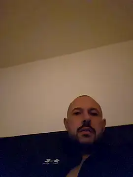 Guitccch online show from November 26, 2025, 4:46 am