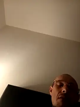 Guitccch online show from April 9, 2026, 8:47 pm