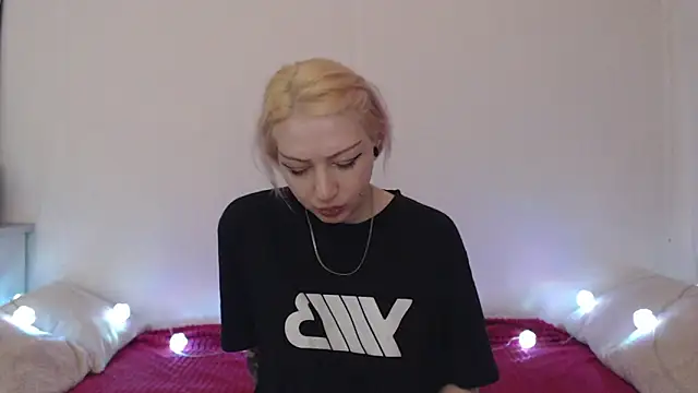Snapshot of Emily_hardcore chatting on July 1, 2026, 10:31 pm Emily hardcore online show from July 1, 2026, 10:31 pm