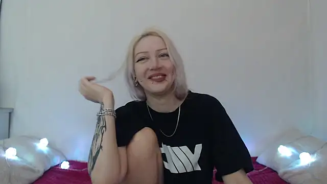 Snapshot of Emily_hardcore chatting on July 15, 2026, 10:37 pm Emily hardcore online show from July 15, 2026, 10:37 pm