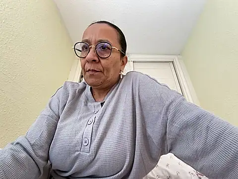 sweeviolet online show from February 22, 2025, 2:19 pm