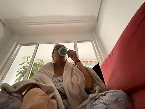 sweeviolet online show from March 2, 2025, 9:42 am