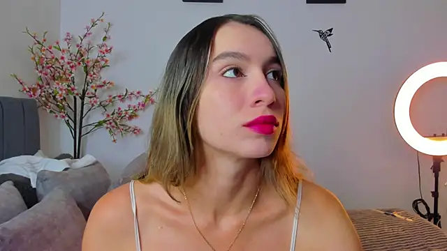 im sarah34 online show from February 6, 2025, 11:21 am