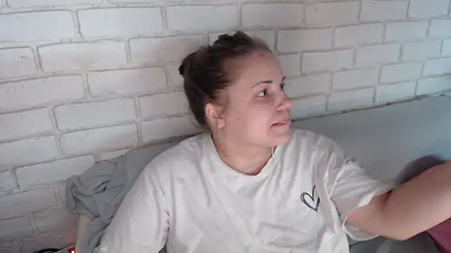 Crazyy girl  online show from October 9, 2025, 5:11 pm