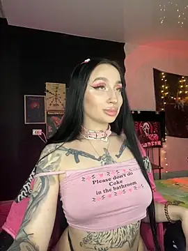 Snapshot of Molly__Moon chatting on December 11, 2024, 8:36 am Molly Moon online show from December 11, 2024, 8:36 am