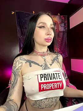 Molly  Moon online show from November 18, 2025, 2:17 am