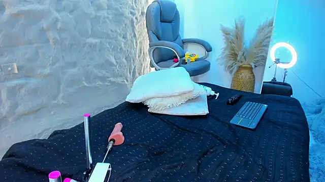 Isa  Blanc online show from February 13, 2025, 9:20 am