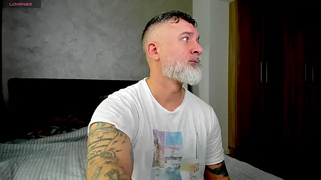 Snapshot of BlowMyXXL chatting on January 31, 2025, 10:31 am BlowMyXXL online show from January 31, 2025, 10:31 am