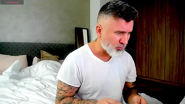 Snapshot of BlowMyXXL chatting on February 15, 2025, 11:50 am BlowMyXXL online show from February 15, 2025, 11:50 am