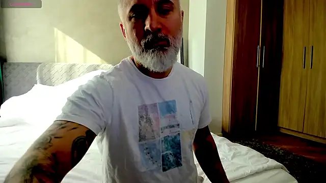 Snapshot of BlowMyXXL chatting on February 24, 2025, 8:17 am BlowMyXXL online show from February 24, 2025, 8:17 am