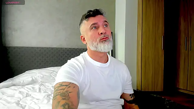 Snapshot of BlowMyXXL chatting on February 27, 2025, 2:00 pm BlowMyXXL online show from February 27, 2025, 2:00 pm