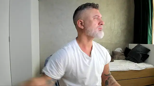 Snapshot of BlowMyXXL chatting on September 9, 2025, 4:56 am BlowMyXXL online show from September 9, 2025, 4:56 am