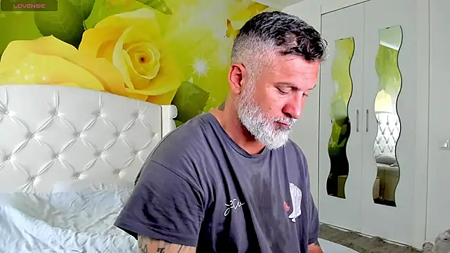 Snapshot of BlowMyXXL chatting on November 6, 2025, 8:26 am BlowMyXXL online show from November 6, 2025, 8:26 am