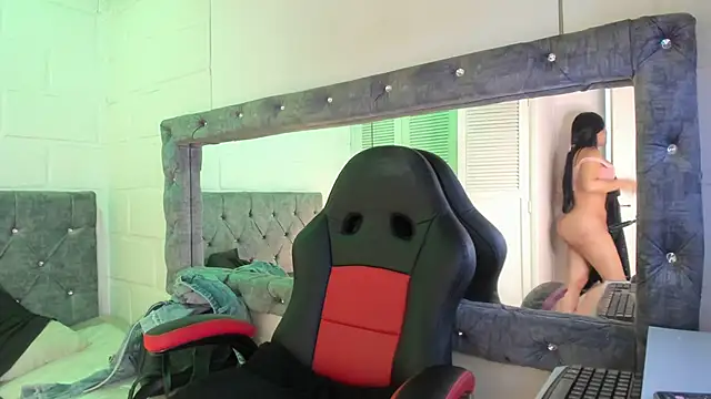 sarajhonson dl online show from February 25, 2025, 5:25 pm